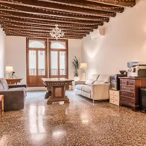 Palazzo Daponte Venice